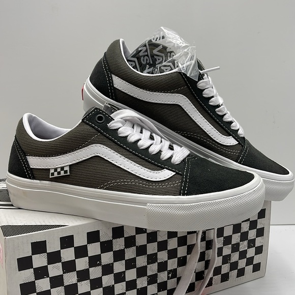 Vans WMNS Skate Old Skool 
Twill Grape Leaf
VN0A5FCB50K
SNEAKERS - Picture 5 of 16